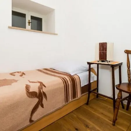 Old Town Budget Apartament *