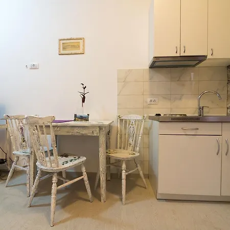 Old Town Budget Apartament