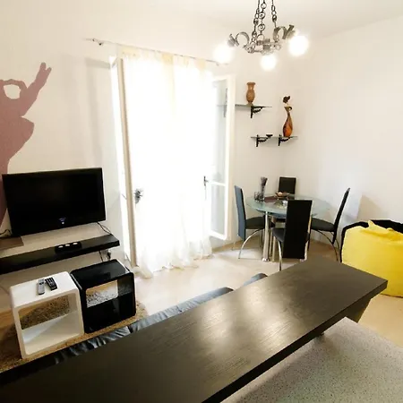 Old Town Budget Apartament