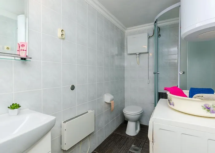 아파트 Old Town Budget