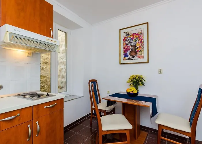 아파트 Old Town Budget