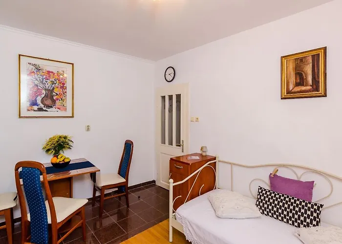 Old Town Budget 아파트 *