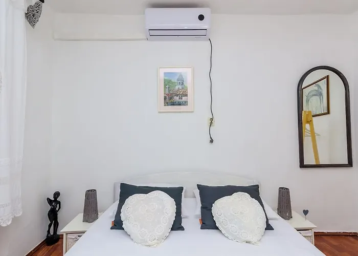 아파트 Old Town Budget