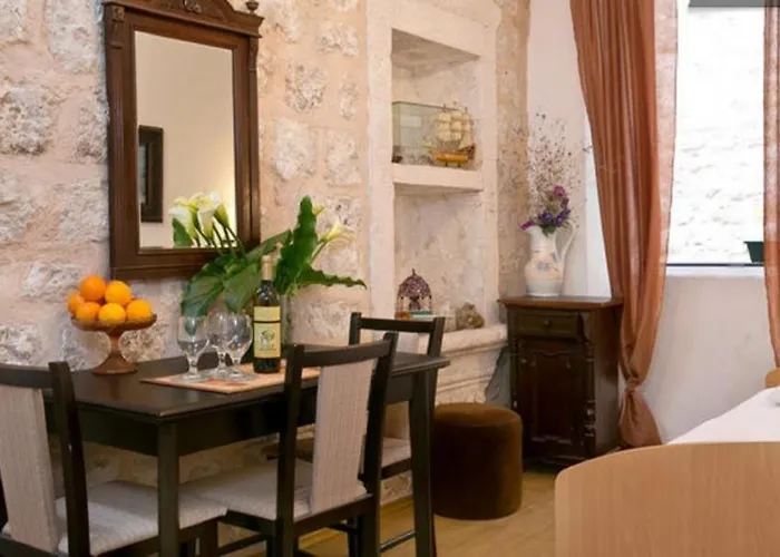 아파트 Old Town Budget *