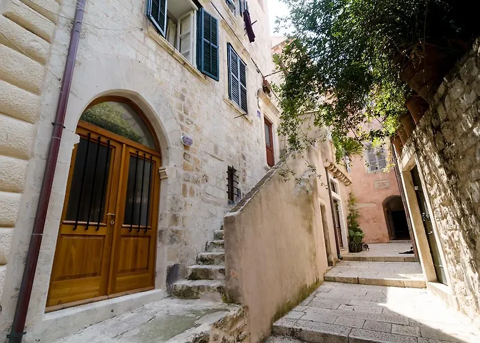 Old Town Budget 아파트 *