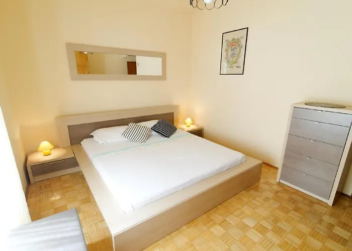 아파트 Old Town Budget