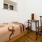 Old Town Budget Apartman *
