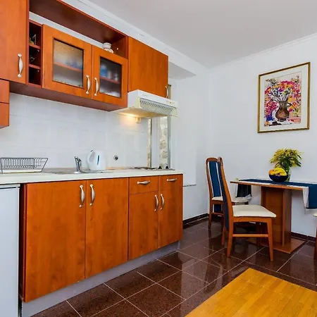 Old Town Budget Apartman *