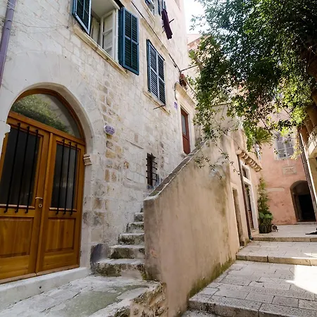 Old Town Budget Apartman *