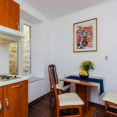 아파트 Old Town Budget